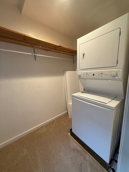 Building Photo - 102 E Brookline St