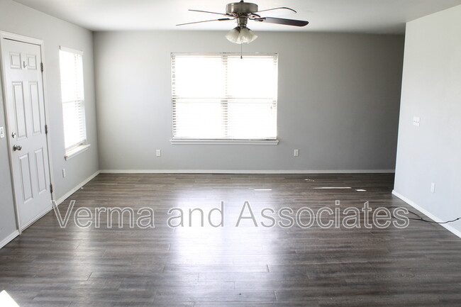Building Photo - 5007 SW Fieldstone Blvd