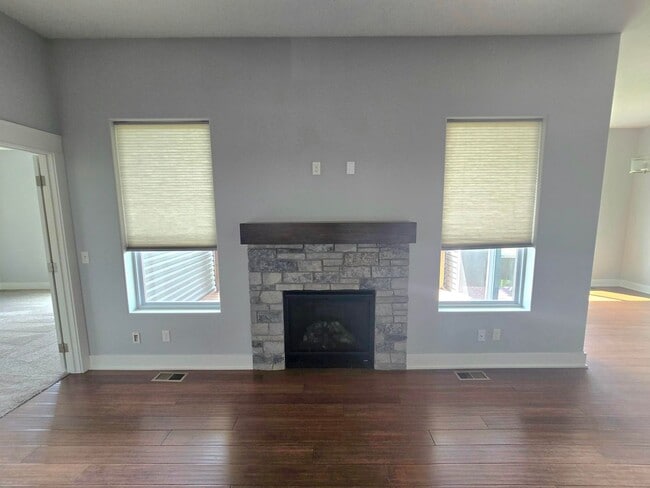 Building Photo - 5 Bedroom/3Bath Single Family Home