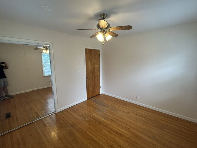 Building Photo - Charming Home in Hermitage