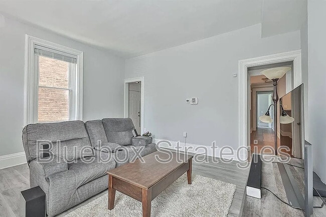 Building Photo - 2280 Loth St