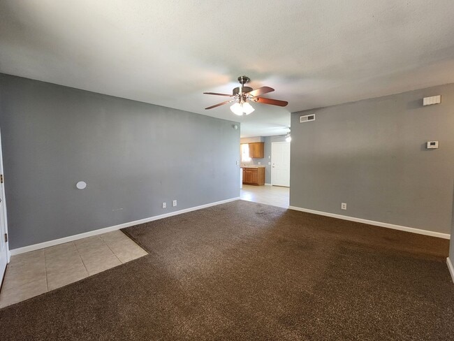 Building Photo - 3 Bedroom 1.5 Bath home in Shawnee!