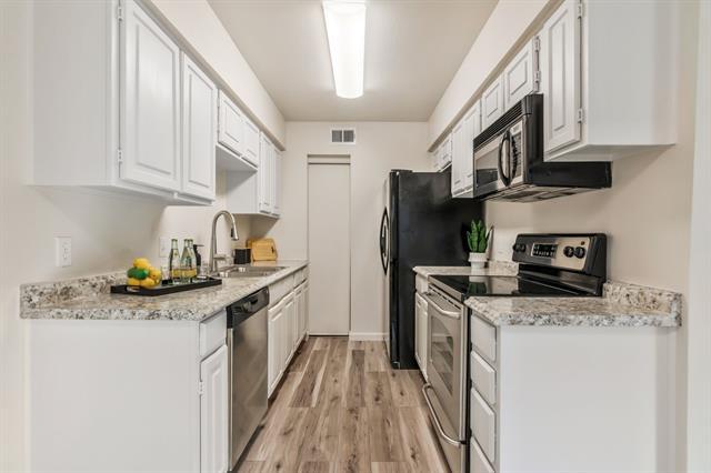 Building Photo - 352 W Harwood Rd