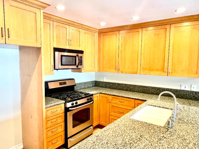 Building Photo - 1144 Stonewall Cir