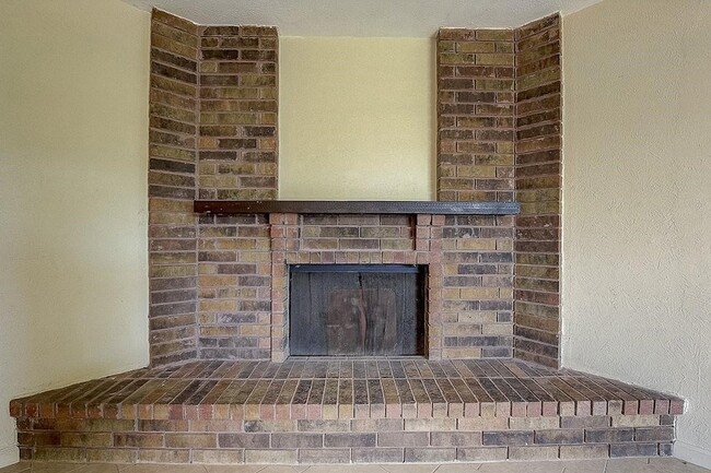 Building Photo - 5501 Adams Dr