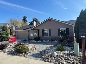 Building Photo - Now renting 3 bedroom House