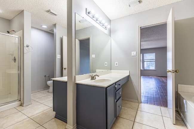 Building Photo - 8423 Parry Path