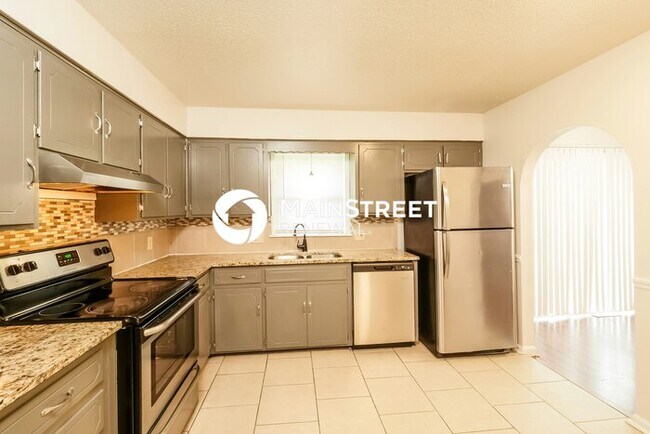 Building Photo - 3 Bedroom Pet-Friendly Home in Blue Spring...