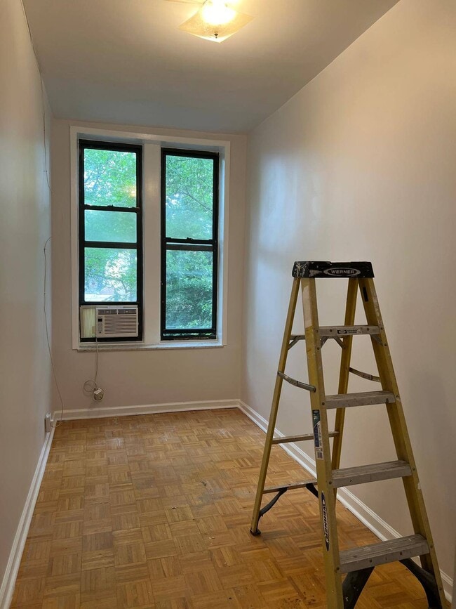 Primary Photo - 85 Louisa St