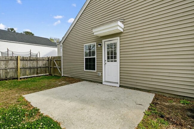 Building Photo - Hunters Bend Haven