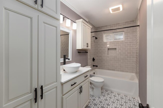 Building Photo - 2739 Foliage Green Dr