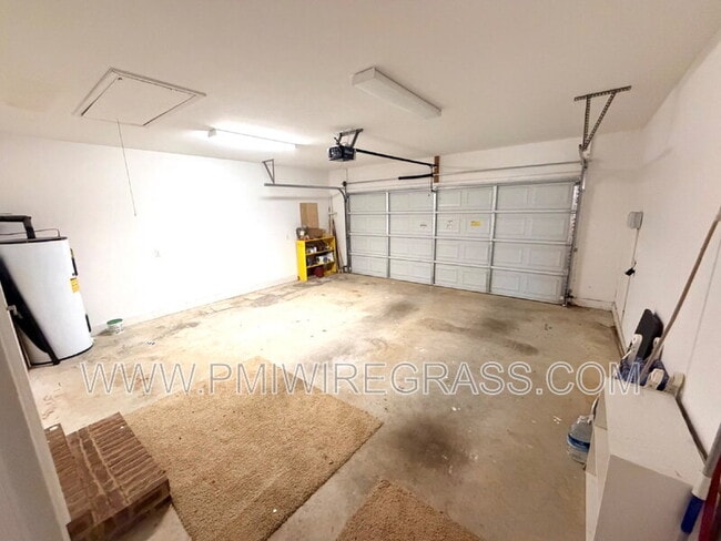 Building Photo - 201 Windsor Garden Dr