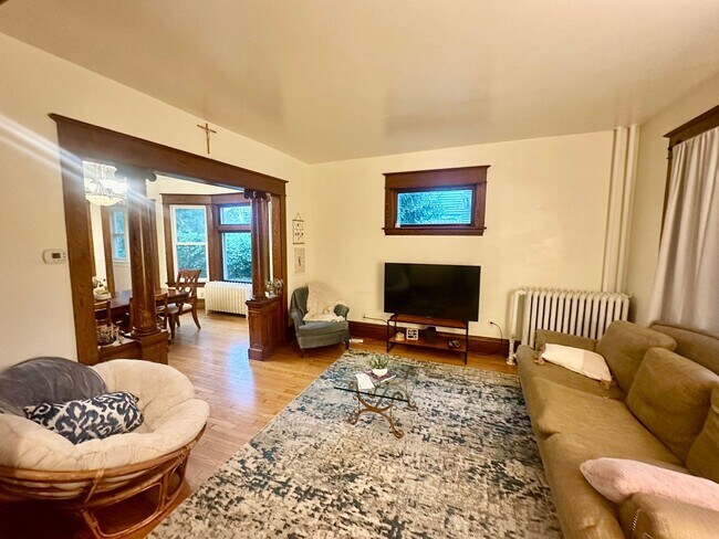 Building Photo - Spacious 3-Bedroom w/ Sundeck & In-Unit La...