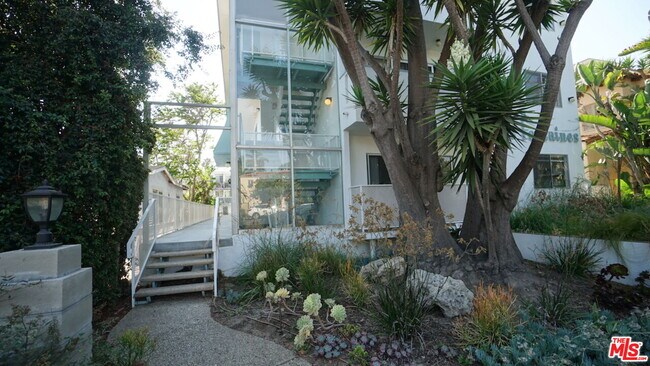 Building Photo - 844 6th St