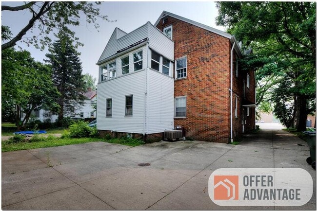 Building Photo - 1469 Genesee Rd