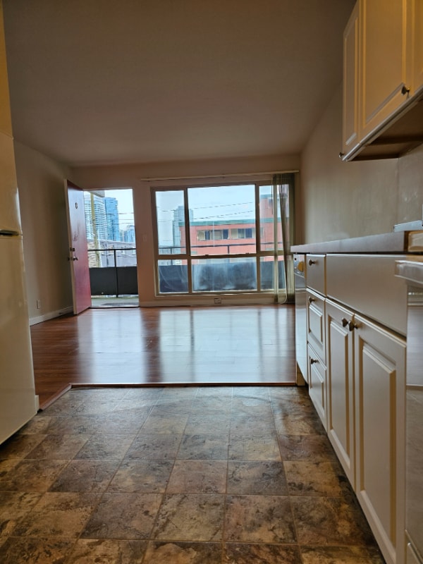 Building Photo - 224 Bellevue Ave E