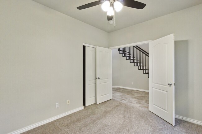 Building Photo - 5552 W 29th St