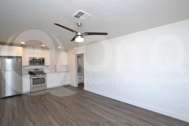 Building Photo - 1202 E Kaler Dr