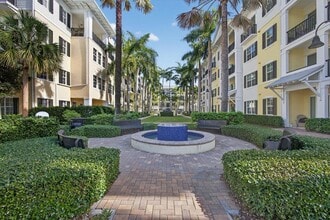 Building Photo - 225 S Latitude Cir