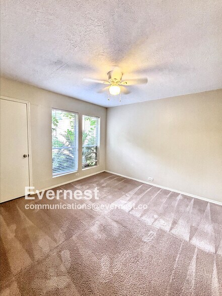 Building Photo - 8731 Summit Pines Dr