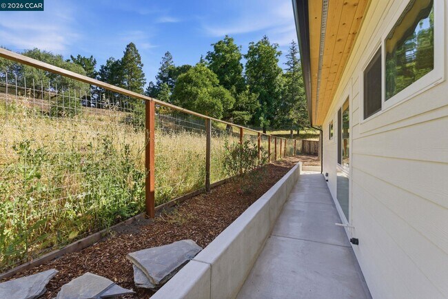 Building Photo - 3196 Rohrer Dr