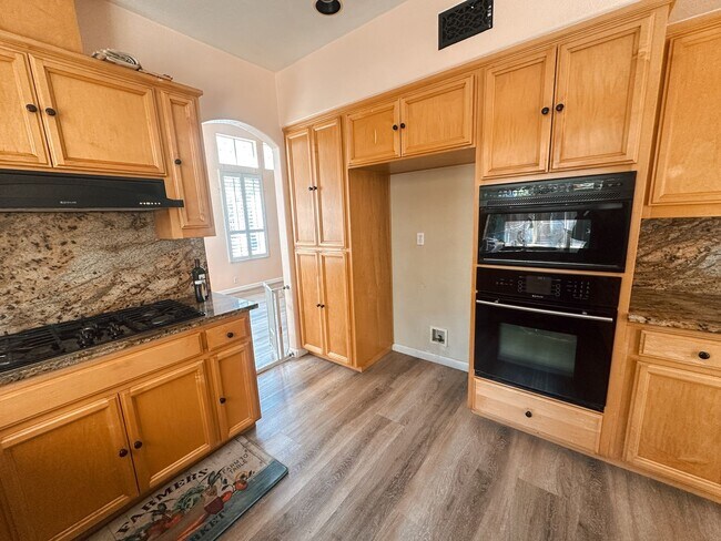 Building Photo - Home in Pleasanton Available!
