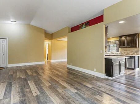 Building Photo - 132 Lloyellen Dr