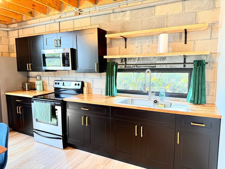 Building Photo - 1335 Churchill Rd