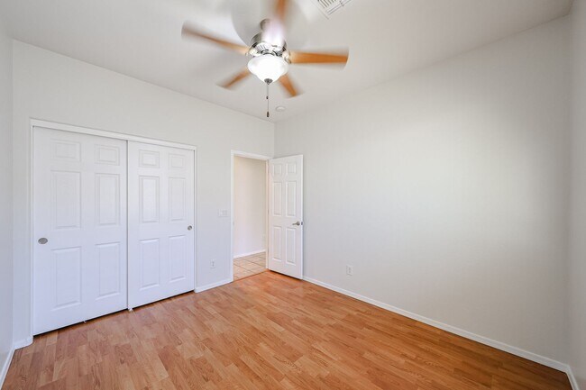 Building Photo - Charming 4 Bed 2 bath 2 Car Garage Home in...