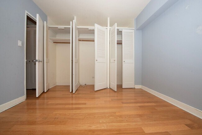 Building Photo - 4950 N Marine Dr