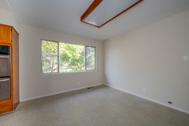 Building Photo - 1170 Tuolumne Ct