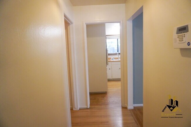 Building Photo - 7479 Skycrest Ct