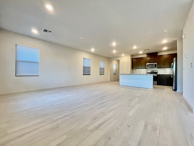 Building Photo - MOUNTAIN VIEWS, Gently lived in 4 bedroom 2.5 Bathrooms with Loft, home is a Must See!