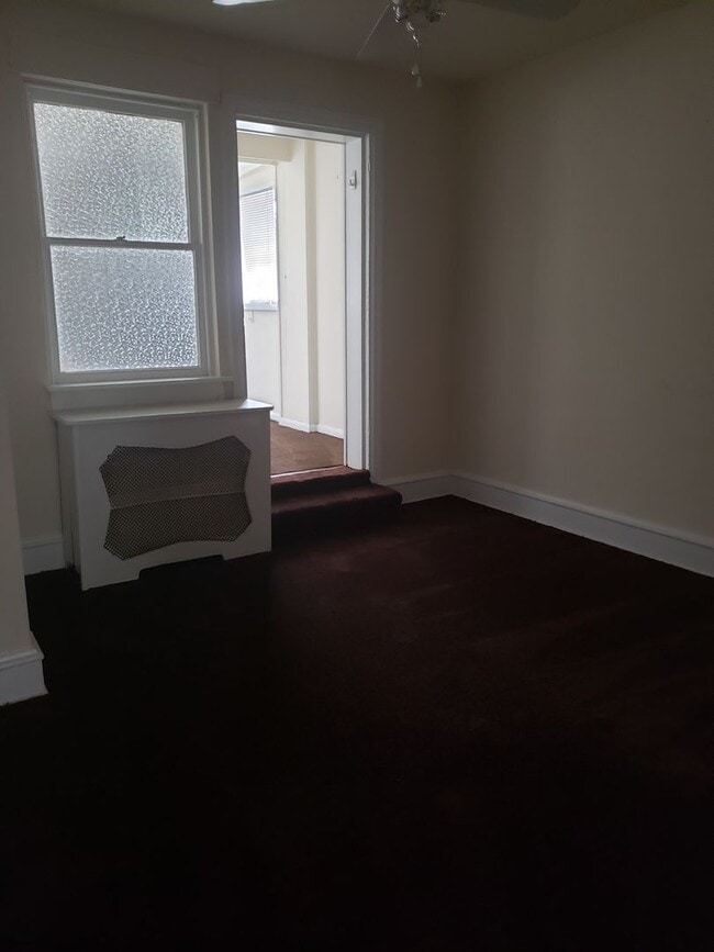 Building Photo - 2nd Floor Apt in Wilmington
