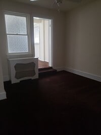 Building Photo - 2nd Floor Apt in Wilmington