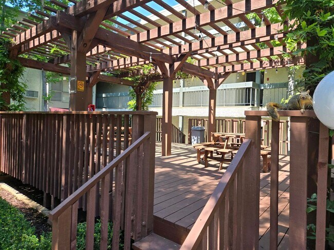 Building Photo - Culver city Condo for rent minutes to down...