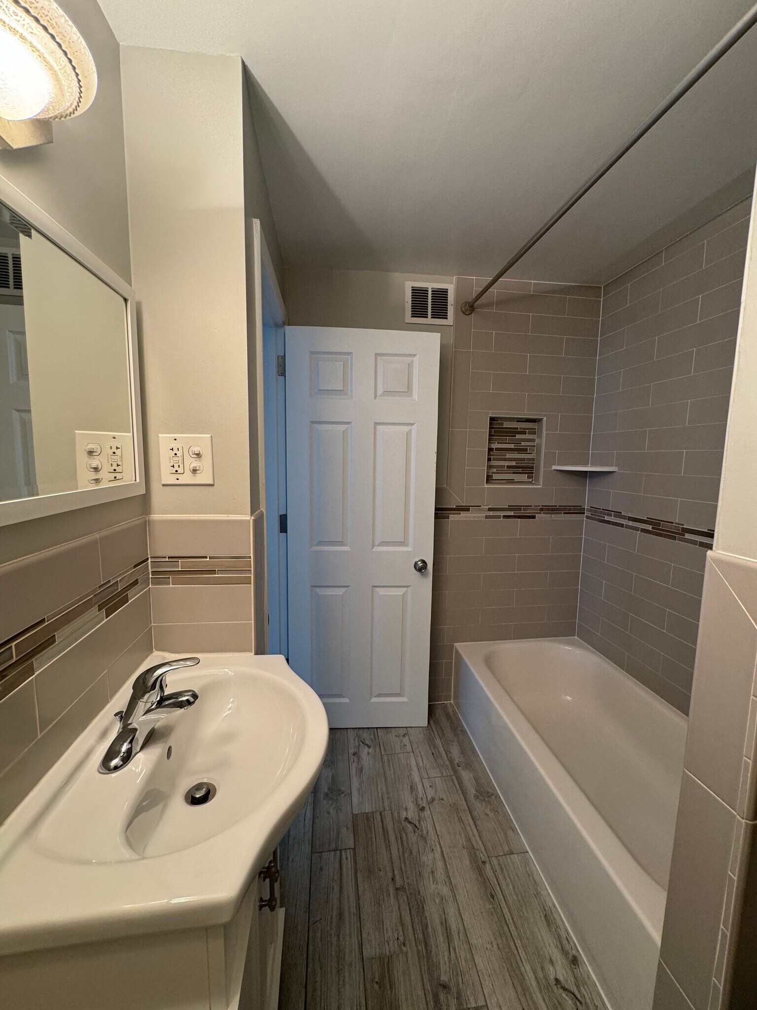 Building Photo - 118 3rd Ave