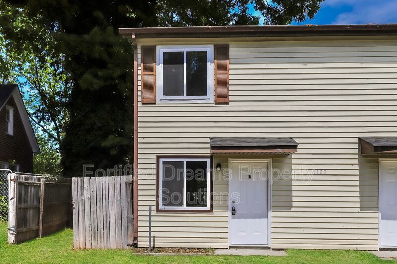 Building Photo - 1102 Campbell St