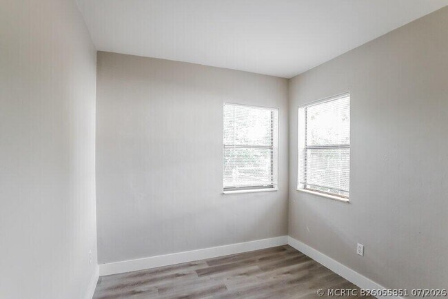 Building Photo - 381 Carolina Ave