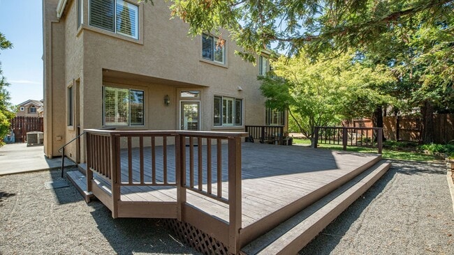 Building Photo - 4 BR/3BA Home in Laurel Creek with Park-Li...