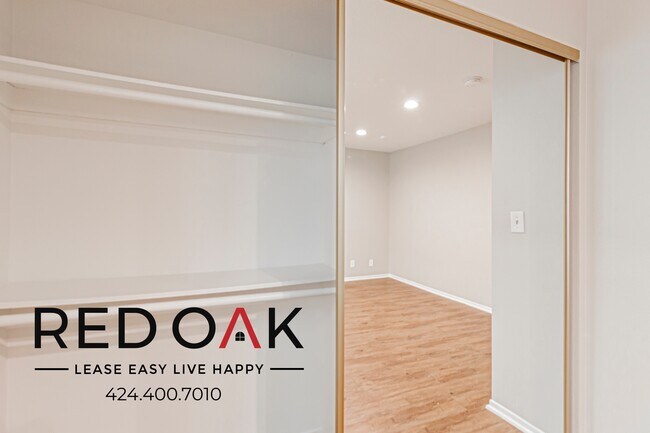 Building Photo - 13444 Moorpark St