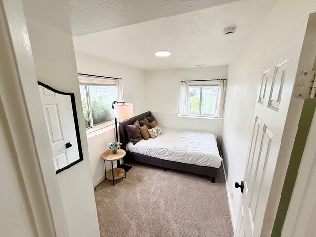 Building Photo - Beautiful Home in South Salt Lake City