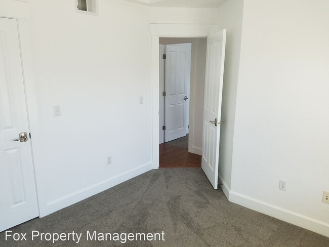 Building Photo - 3 br, 2.5 bath House - 467 Blue Lake Trail