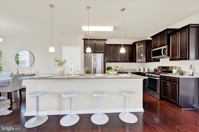 Building Photo - 2557 Campus Way N