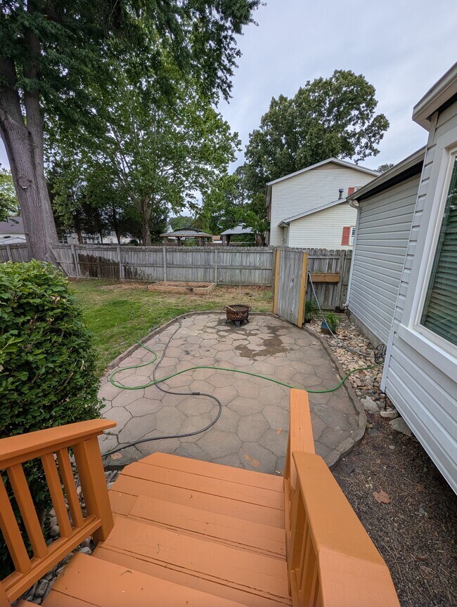 Building Photo - 229 Telford Dr