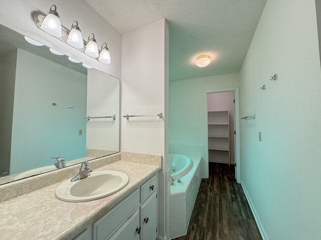 Building Photo - 7 Clayton Ln