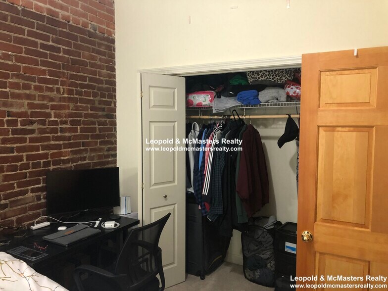 Building Photo - 1402 Beacon St