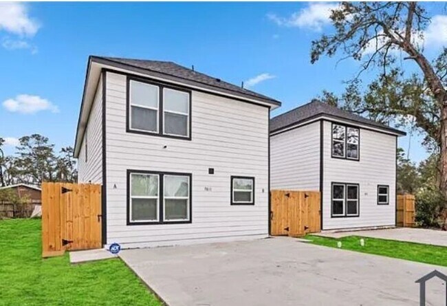Building Photo - 8224 Bigwood St