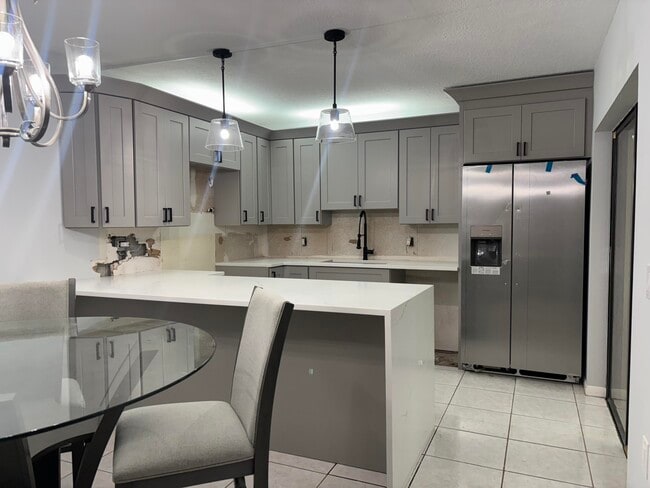 Building Photo - 1705 17th Ln