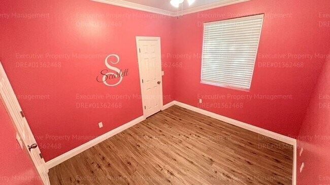 Building Photo - 3 bedroom 2 bathroom home located in a cul- de- sac in a Southwest Bakersfield neighborhood